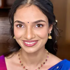 Shreya again for her engagement, proving that a natural, no-lashes look can be just as beautiful. Her eyes are defined and bright, and she looks effortlessly pretty.