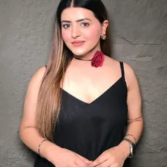 A full view of the no-foundation look I taught in my self-makeup course. It’s all about creating flawless-looking skin without heavy products, perfect for everyday wear.