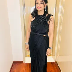 This custom black drape saree is the definition of effortless elegance. The hand-embroidered blouse features feather details on the shoulder, adding a touch of glamour to the ready-to-wear saree, making it perfect for any party.