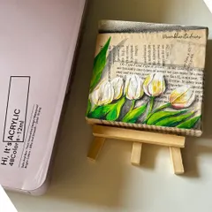 Another angle of the tulip canvas, showing it next to the acrylic paint set I used. It’s amazing how much detail you can fit onto a small surface.