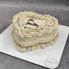 Inspired by Taylor Swift's song, this "I'm feeling 22" vintage heart cake has a delicious mocha flavor. The simple yet elegant piping is perfect for a fan's birthday.