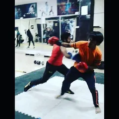 Two students sparring during a kickboxing session. This type of training improves timing, distance management, and the ability to react under pressure.