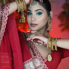 Every pose tells a story. Notice the intricate details, from the alta on her hands to the perfectly placed jhumkas, complementing the classic bridal makeup.