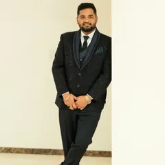 The groom looking dapper and confident. My grooming service ensures the groom looks his absolute best, with subtle makeup that evens skin tone and controls shine.