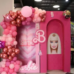 Does your child dream of a Barbie party? We make it happen with stunning, fully-themed decorations. This Barbie-box photo booth is just one example of how we create immersive, picture-perfect party experiences.