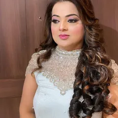 An elegant hairstyle for a special occasion. The voluminous curls and soft makeup create a look of timeless beauty.