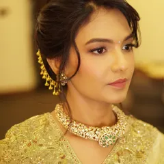 A moment of timeless elegance. This look for Geeth features a soft glow and flawless glam, creating a magical feel that perfectly complements her golden saree and traditional jewelry.
