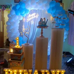 Celebrating a first birthday is always special. For Punarvi's big day, I designed this beautiful blue and white balloon arch with a "Happy Birthday" neon sign, a light-up number '1', and marquee letters spelling her name.