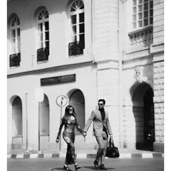 Against the classic architecture of Mumbai, we created a story that felt both modern and timeless. I love using black and white for cityscapes to bring out the drama and romance of the urban landscape, making the couple the central characters in their own story.