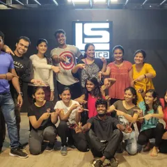 The awesome group from my 'Proper Patola' workshop. We always end with a group photo to capture the fun and remember the great time we had dancing together.