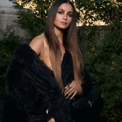 Here is Alia Bhatt in a sleek, straight hairstyle with a rich, glossy finish for a Gucci event. This look required precise styling to achieve that smooth texture and high-shine effect that photographs beautifully.