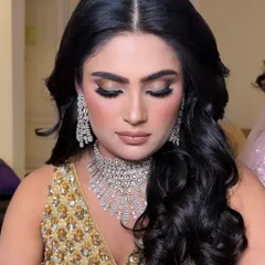The finished eye look. A beautifully blended smokey eye with defined lashes and brows, paired with soft blush and a nude lip, creates a balanced and stunning party glam.