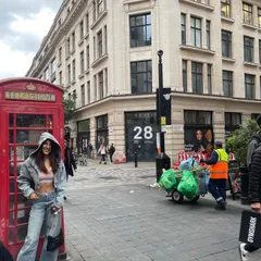 Capturing the London vibe. My personal style is all about being ready for anything, whether it's a client meeting or exploring a new city.