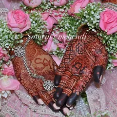A close-up of the final wedding day stain, adorned with beautiful jewelry. My organic henna ensures a dark, photo-ready color that makes every detail of the design stand out.