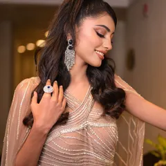 Serving sultry vibes, one cocktail at a time. This glam makeup, with its smokey eye and nude lip, is perfect for a hot and happening party.
