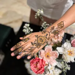 For a modern and understated look, I create minimalist henna designs like this elegant floral vine. This style is perfect for parties or casual get-togethers where you want a touch of henna without full coverage.