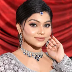 This soft glam look is perfect for an engagement party. The winged eyeliner and nude matte lip are classic choices that work beautifully with this silver and blue lehenga.