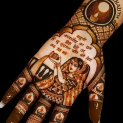 A classic Karwa Chauth design showing a woman looking at the moon through a sieve. The Hindi verse beautifully describes the wife's prayer for her husband's long life.