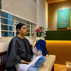 The waiting period for our hair colour to set is an opportunity for quiet reflection. I encourage clients to use this time to meditate and disconnect, turning a simple hair appointment into a truly holistic experience.