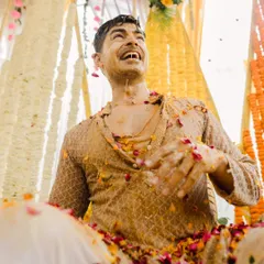 This is the face of pure, uninhibited joy. I live for these unscripted moments during the Haldi, where laughter is the main event.