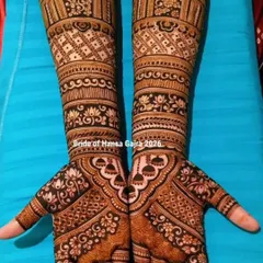 An elegant engagement design featuring symmetrical bands and delicate lotus detailing. This look is traditional yet not overly heavy, setting a graceful tone for the wedding story to come.