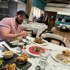 Proof that you don't have to starve yourself to get lean. With a flexible dieting approach, you can still enjoy big meals at restaurants. It's all about planning your macros for the day and week.