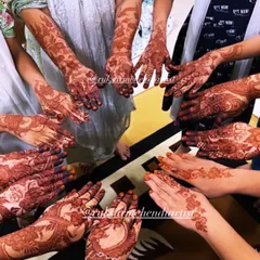 Another shot from a fun group mehendi session. We can create complementary designs for the bride and her entire squad.