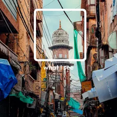 What I see vs what I shoot. This image shows how I frame a shot, finding beauty and history amidst the busy streets of Bhopal using my mobile phone.