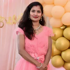 This client wanted a simple but grand look for a party. We chose this elegant Polki necklace set, which was perfect for her pink gown.