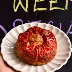 Our Rakhi Bloom Croissant is as beautiful as it is delicious. The intricate petal-like layers of this chocolate-hazelnut croissant are shaped by hand, creating a stunning flower that's perfect for gifting.