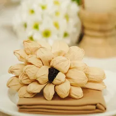 A close-up of a handcrafted napkin ring from our 'Easy Breezy Brunch'. Made from dried corn husk, this small detail reflects our commitment to using natural, eco-friendly materials in our designs.