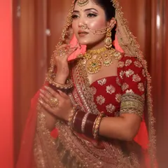 A raw, unedited photo of this stunning bridal look. I teach my students to create makeup that is perfect in real life, not just with filters.