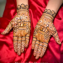 A beautiful and simple peacock design for the hands. This style is perfect for guests or for someone who prefers a less dense but equally elegant mehendi pattern.