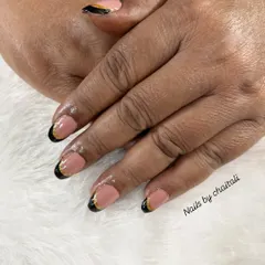 A modern take on the classic French manicure. I used a nude base with black tips and a delicate gold line for an elegant and chic look, perfect for any occasion.