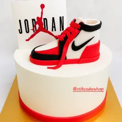 We love bringing your passions to life, like with this custom Jordan sneaker cake. The shoe is a completely edible, hand-sculpted fondant creation, perfect for the sneakerhead in your life.