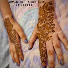 A stylish Arabic bail design that flows diagonally across the back of the hand. This is a very popular choice for parties and festivals.