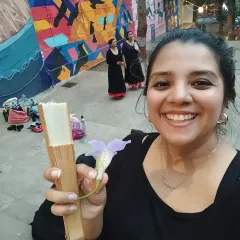These small moments are what make our community so special. While rehearsing outdoors, a young girl gave me this flower after watching our 'abanico' or fan dance. It was a beautiful reminder that art creates connection, and it inspired me to share a little bit of Flamenco with her and the small crowd that gathered.