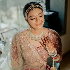 Capturing the soft magic of a sundowner phera. For this bride, I created an enchanting and dewy makeup look with soft pink tones and shimmering eyes that complemented her pastel lehenga and the romantic sunset lighting.