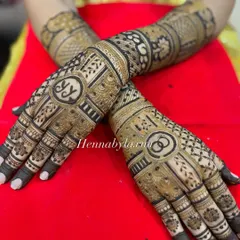 An elegant engagement design with the couple's initials "YY" and interlocking rings. This shows how we can personalize mehandi for any of your wedding functions.