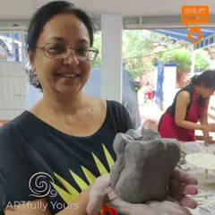 Look at that smile! This is the moment of pride after completing our beginner-friendly capsicum sculpting workshop. It’s such a joy to see people surprise themselves with what they can create in just one session.