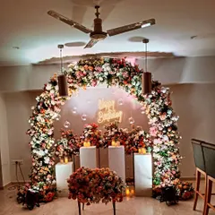 This image shows the floral birthday setup within a home environment. I can adapt my large-scale decorations to fit different types of event spaces, both large and small.