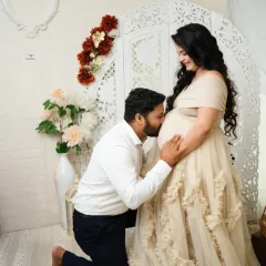 A tender kiss for the baby on the way. This classic pose is always filled with so much love and emotion, perfectly framed by the gentle boho decor.
