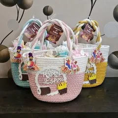 I offer a wide variety of styles to fit any occasion and budget. These colorful jute baskets were a huge hit for Lohri, combining a rustic, chic look with delicious festive goodies inside. They are reusable and a beautiful gift in themselves.