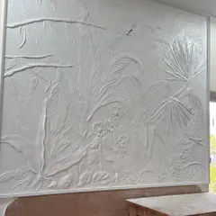 A different angle of the tropical relief, showing the depth and texture of the sculpted leaves. It’s a piece that invites you to look closer and discover new details every time.