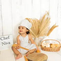 Chef Niva is in the house! This personalized setup with a lightbox and baking props makes for a delightful and unique photoshoot.
