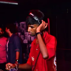 Focused on the mix, dropping another Anirudh banger. These fan parties have a special vibe that I love curating.