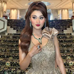Styling for actress Arushi Nishank. I created a high-volume, half-up hairstyle to give a very glamorous and doll-like effect for this photoshoot.