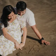 A playful memory in the making. We love capturing these spontaneous activities, like drawing your initials in the sand, which make your pre-wedding moments uniquely yours.