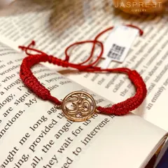 The sacred Om symbol, crafted in 14kt gold and set on a traditional red thread. This bracelet is a simple yet powerful piece of spiritual jewelry, perfect for daily wear or as a thoughtful gift.