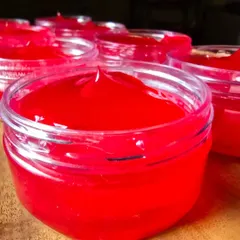 My vibrant Rose Day Gel is specially formulated for oily skin. It hydrates without adding any grease, leaving your skin feeling fresh and soft.